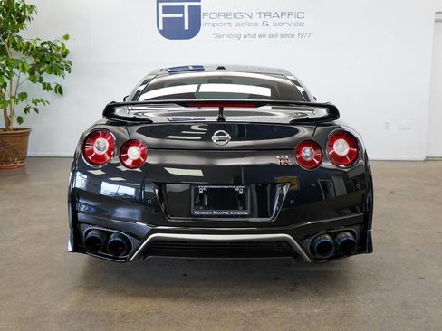 Used 2021 Nissan GT-R Premium image 4