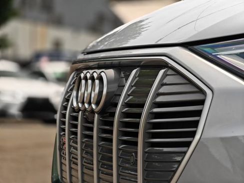 Used 2019 Audi e-tron Prestige w/ Prestige Package AWD/4WD image 10