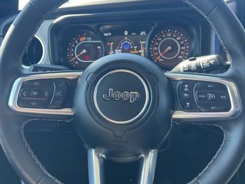 Used 2025 Jeep Wrangler Unlimited Sahara AWD/4WD image 10