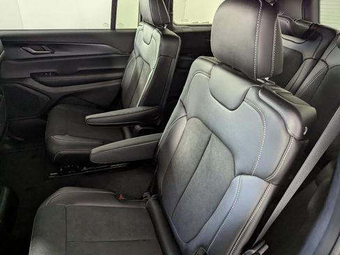 New 2025 Jeep Grand Cherokee L Laredo image 15