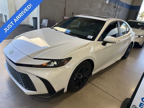 Used 2025 Toyota Camry SE w/ Multimedia Upgrade Package FWD image 1