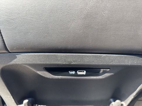 Used 2024 Chrysler Pacifica Touring-L FWD image 39