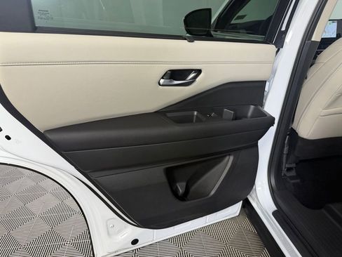 Used 2025 Nissan Pathfinder SL image 26