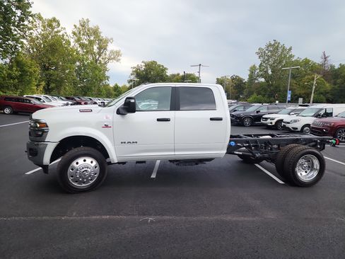 New 2026 RAM 5500 4x4 Crew Cab image 19