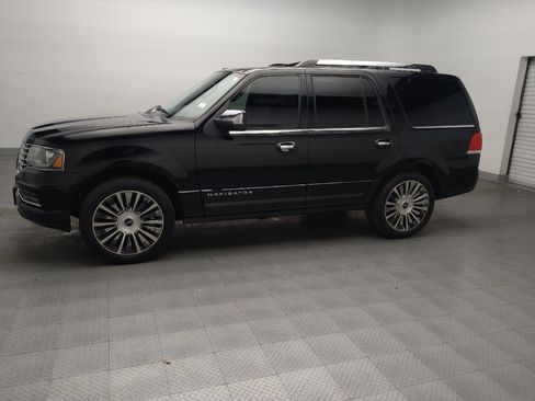 Used 2016 Lincoln Navigator Select RWD image 2