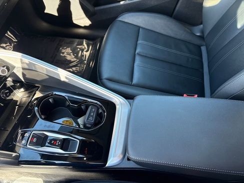 Used 2025 Audi Q5 2.0T Premium image 32