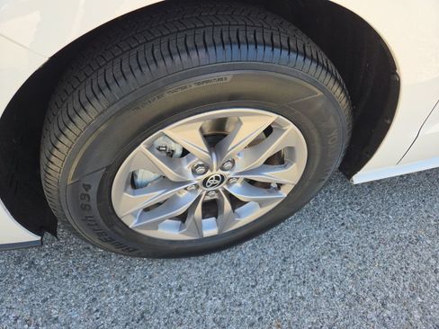 Used 2026 Toyota Sienna LE FWD image 10