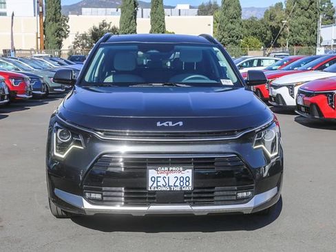 Used 2023 Kia Niro EX Touring image 3