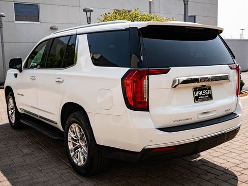 Used 2024 GMC Yukon SLT w/ SLT Luxury Package AWD/4WD image 6