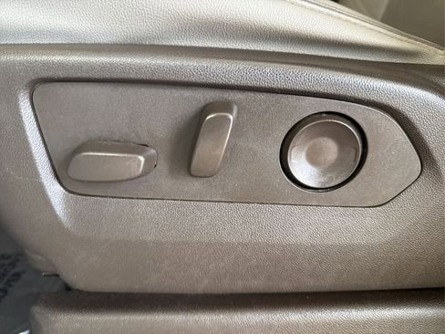 Used 2023 GMC Yukon SLT image 49