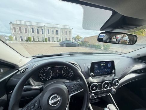 Used 2025 Nissan Sentra SV image 33