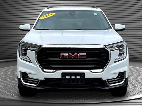 Used 2024 GMC Terrain SLE w/ Driver Convenience Package AWD/4WD image 2