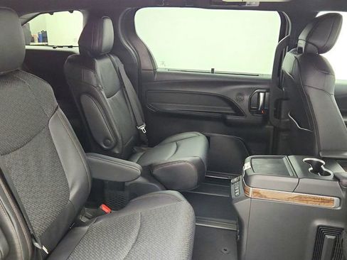Used 2026 Toyota Sienna Platinum AWD/4WD image 24