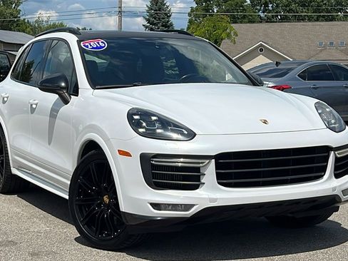 Used 2016 Porsche Cayenne GTS image 2