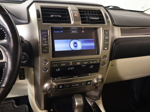 Used 2020 Lexus GX 460 Luxury w/ Off Road Package AWD/4WD image 5
