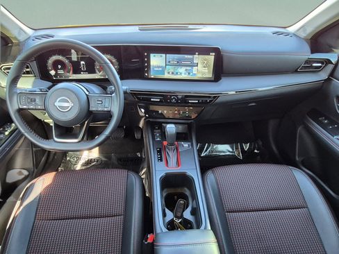 Certified 2025 Nissan Kicks SR FWD image 12