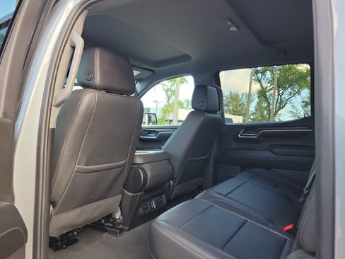 Used 2024 GMC Sierra 1500 SLT AWD/4WD image 15