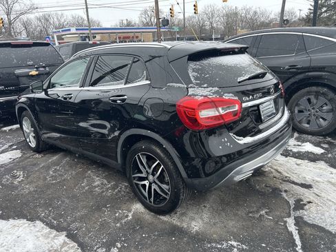 Used 2016 Mercedes-Benz GLA 250 4MATIC image 2