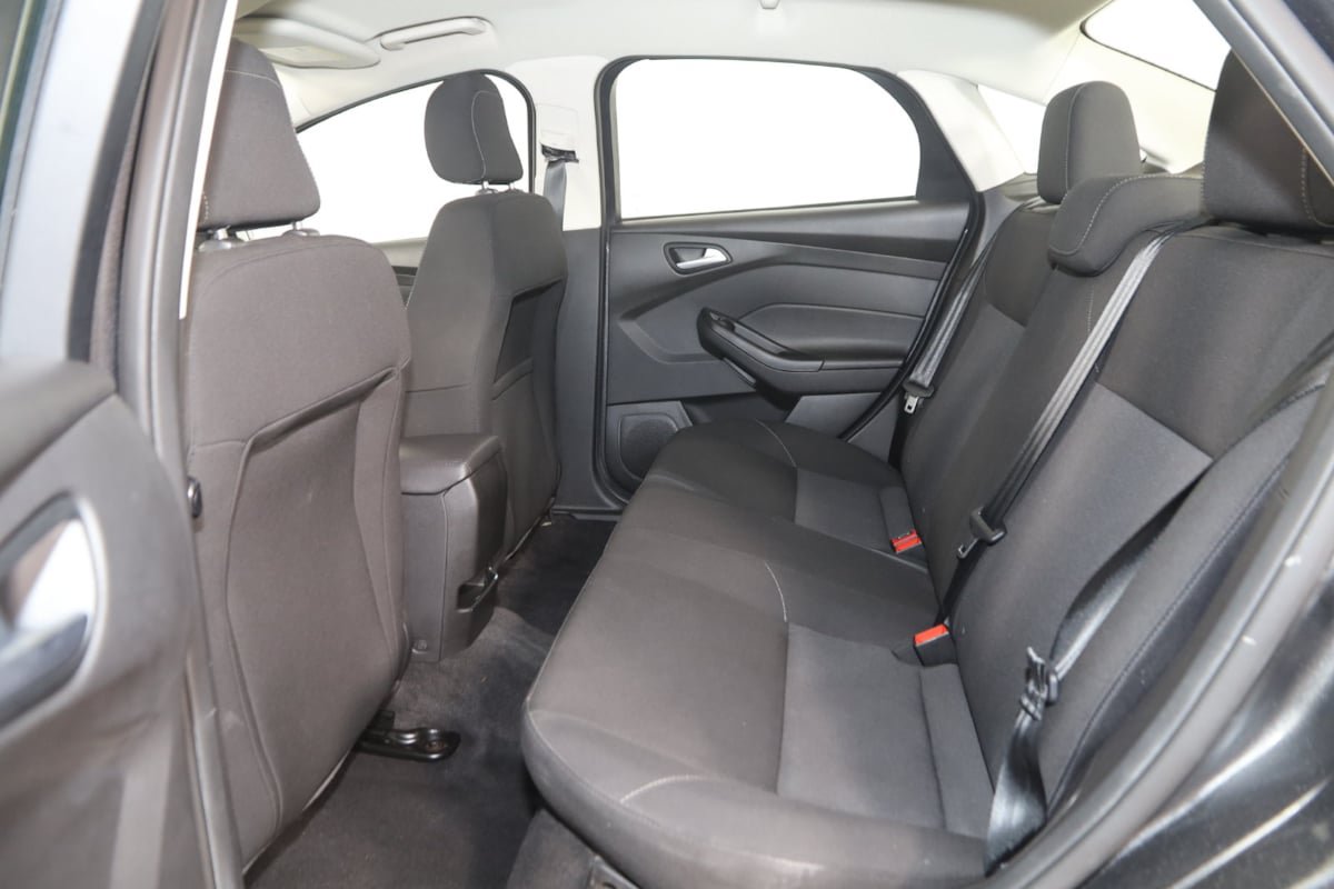 Used 2018 Ford Focus SE FWD image 36