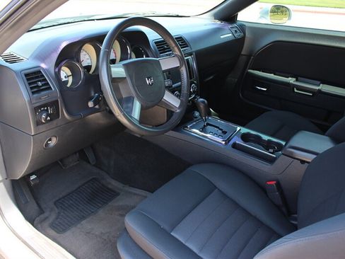 Used 2010 Dodge Challenger R/T RWD image 17