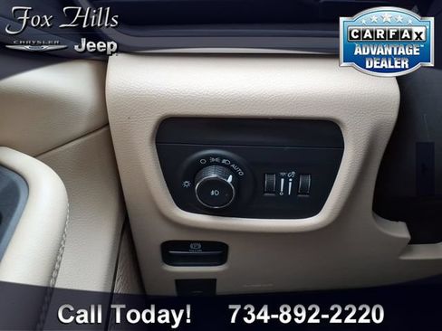 Used 2022 Jeep Grand Cherokee Limited AWD/4WD image 16
