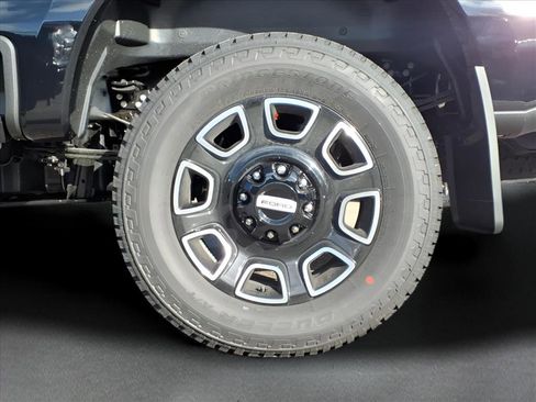 New 2026 Ford F250 Platinum w/ FX4 Off-Road Package image 7