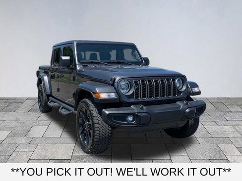 Used 2025 Jeep Gladiator Sport AWD/4WD image 1