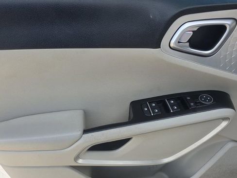 Used 2021 Kia Soul LX image 7