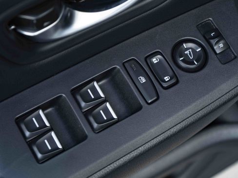 Used 2025 Honda Pilot Touring image 39
