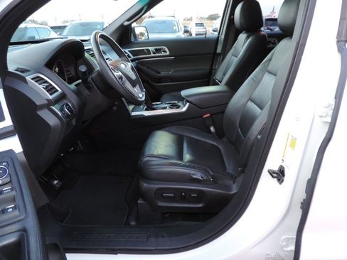 Used 2014 Ford Explorer XLT w/ Equipment Group 202A image 19