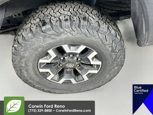 Used 2020 Toyota Tacoma TRD Off-Road w/ Technology Package AWD/4WD image 33
