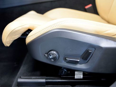 Used 2023 Volvo XC60 T8 Ultimate w/ Protection Package Premier image 16