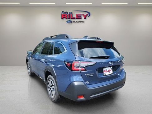 Certified 2025 Subaru Outback Premium image 3