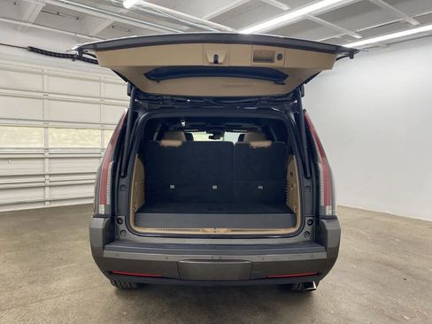 Used 2020 Cadillac Escalade Platinum image 29