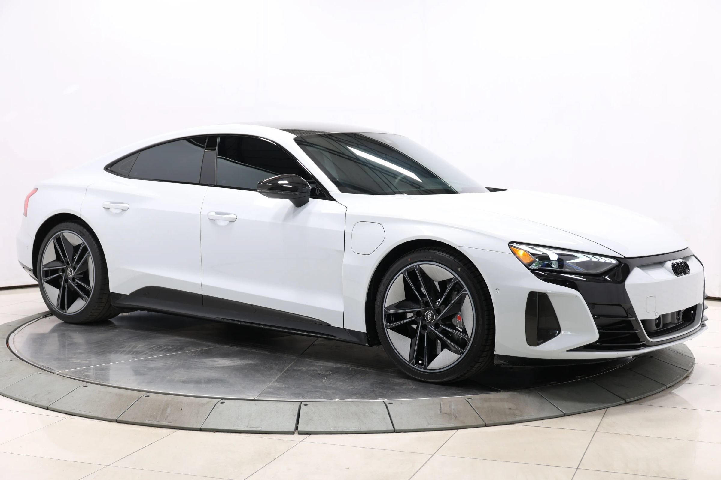 Used 2023 Audi RS e-tron GT w/ Carbon Performance Package AWD/4WD image 99