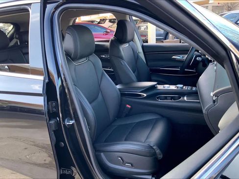 Used 2025 Genesis GV70 2.5T image 9