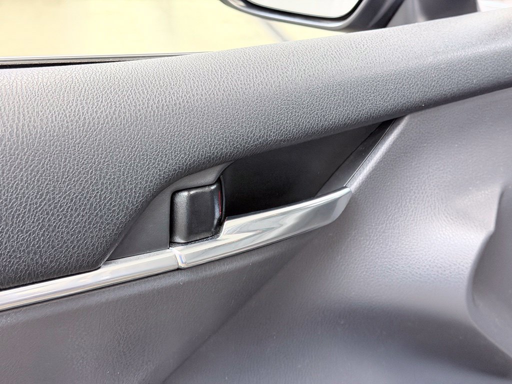 Used 2020 Toyota Camry SE FWD image 9