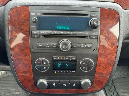 Used 2009 Chevrolet Suburban LT image 21