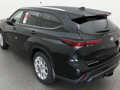 New 2026 Toyota Highlander Limited AWD/4WD image 5