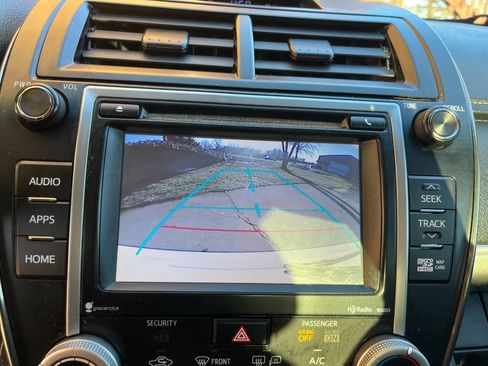 Used 2014 Toyota Camry SE image 11