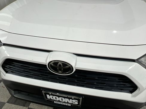 Used 2021 Toyota RAV4 LE image 12