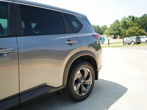 Used 2024 Nissan Rogue SV FWD image 21
