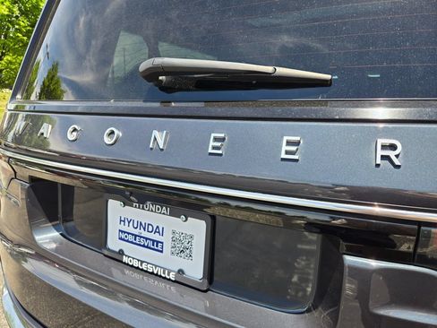 Used 2024 Jeep Wagoneer L Series III w/ Premium Group I AWD/4WD image 12