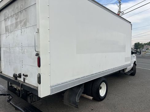 Used 2017 Ford E-350 and Econoline 350 Super Duty RWD image 5