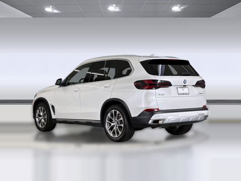 Used 2024 BMW X5 xDrive40i w/ Premium Package AWD/4WD image 3
