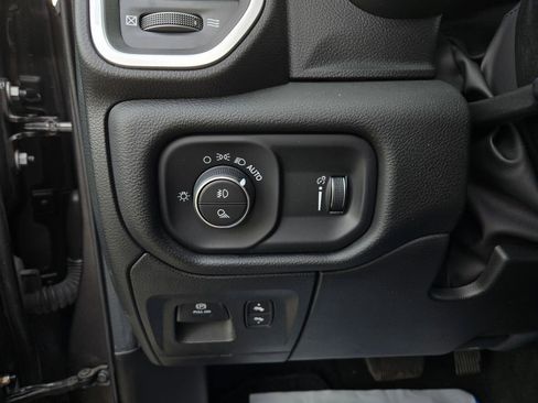 Used 2023 RAM 1500 Big Horn AWD/4WD image 16