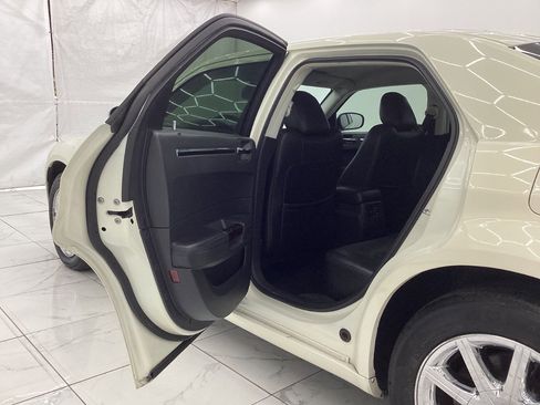 Used 2009 Chrysler 300 C image 21