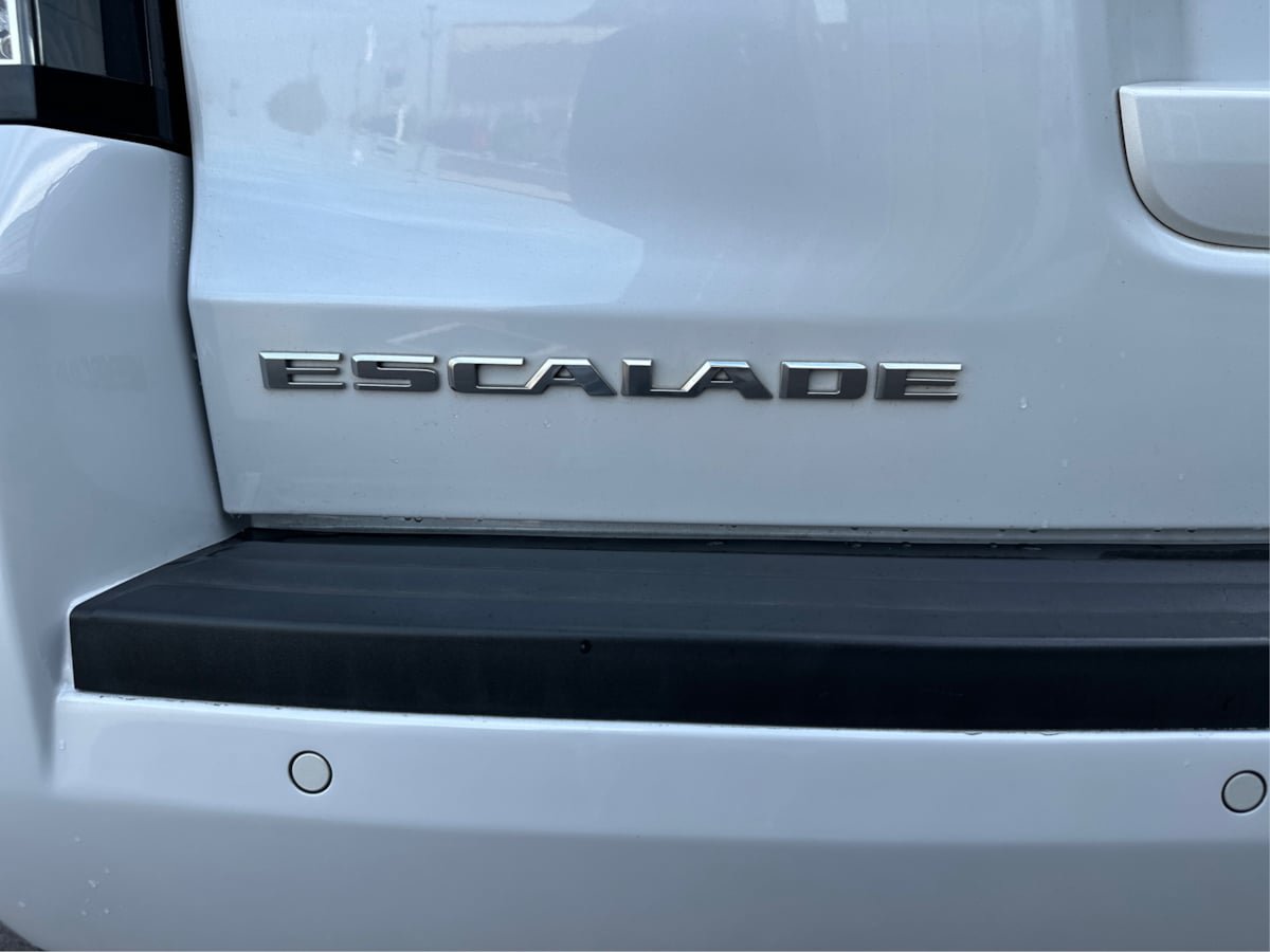 Used 2016 Cadillac Escalade Luxury AWD/4WD image 26
