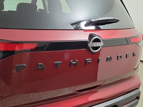 Used 2022 Nissan Pathfinder SV w/ SV Black Package FWD image 10