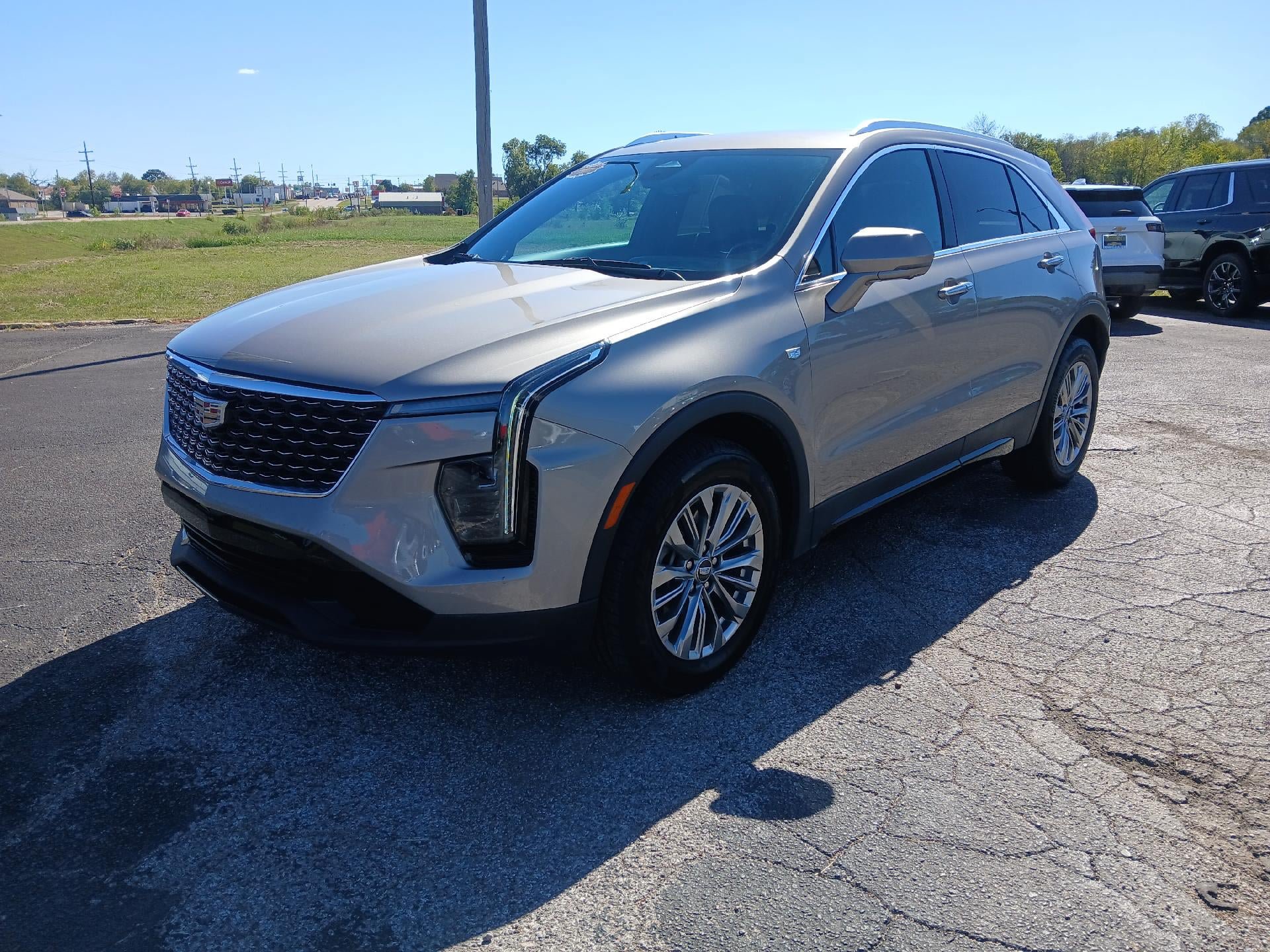 Used 2025 Cadillac XT4 Premium Luxury FWD image 1
